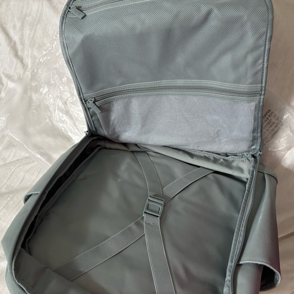 BÉIS slate travel backpack. NWT - Picture 3 of 4